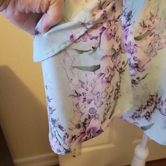 Belle by Kim Gravel Printed Stretch 3/4 Flutter Sleeve Top - M - EUC - Picture 2 of 10